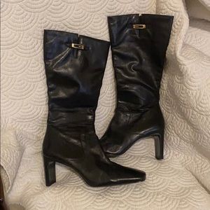 Women’s leather boots like new condition